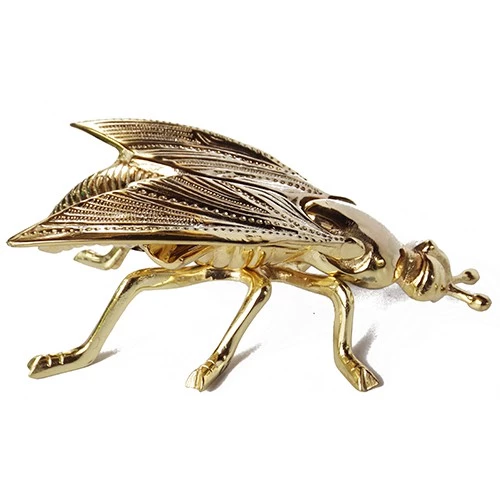 Brass Ashtray with Hornet Design – Handcrafted Vintage Decor by Ornaterra - Image 6